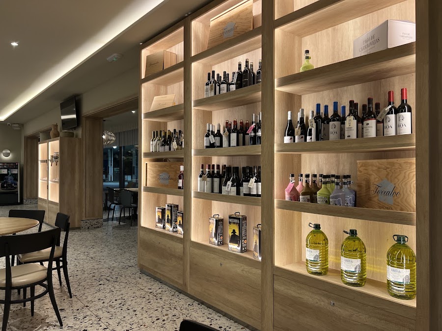 Área de Servicio El Soto. Restaurante y Alojamiento