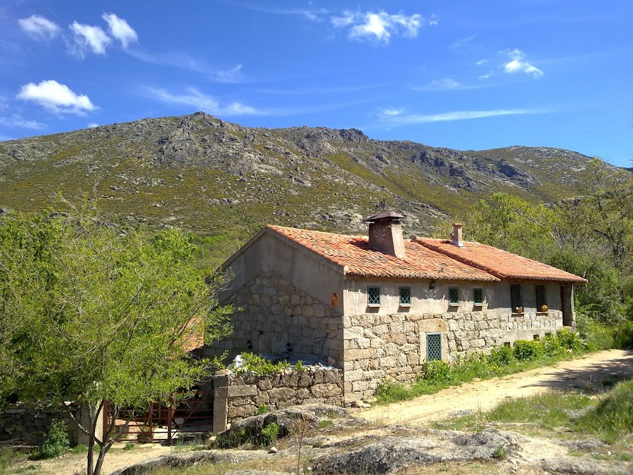Casa del Cerro de la Fuente + SENDEROS Y HUELLAS