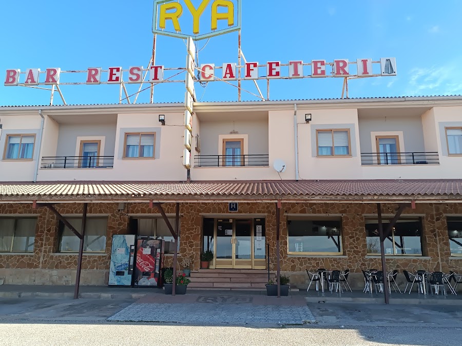 Hostal Restaurante RYA 24H