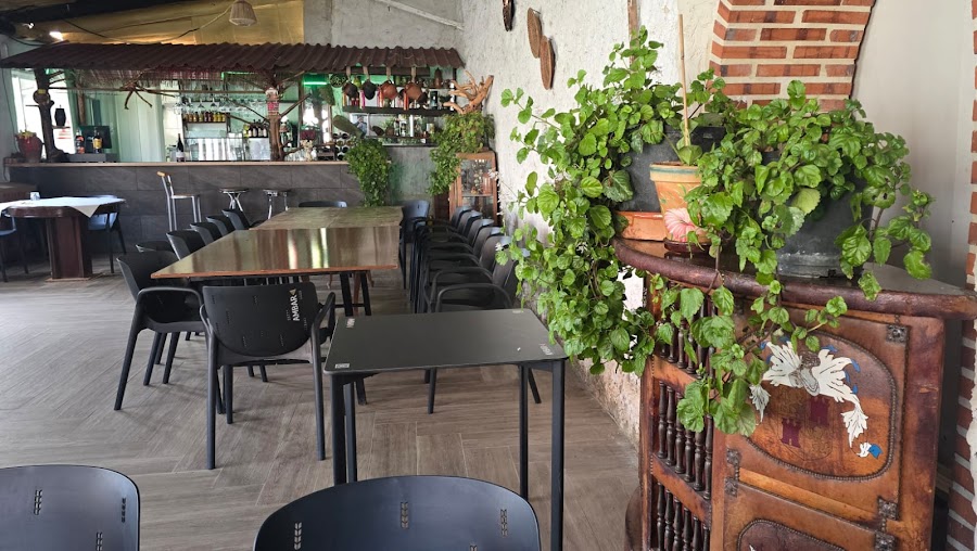 Las leñas Cocina peruana-cafeteria bar