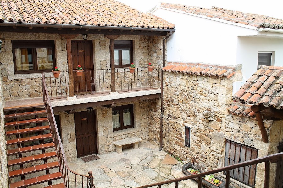 Casa Rural La Quinta Del Chocolatero Avila Gredos mascotas parejas niños jacuzzi jardín chimenea barbacoa cerca Madrid