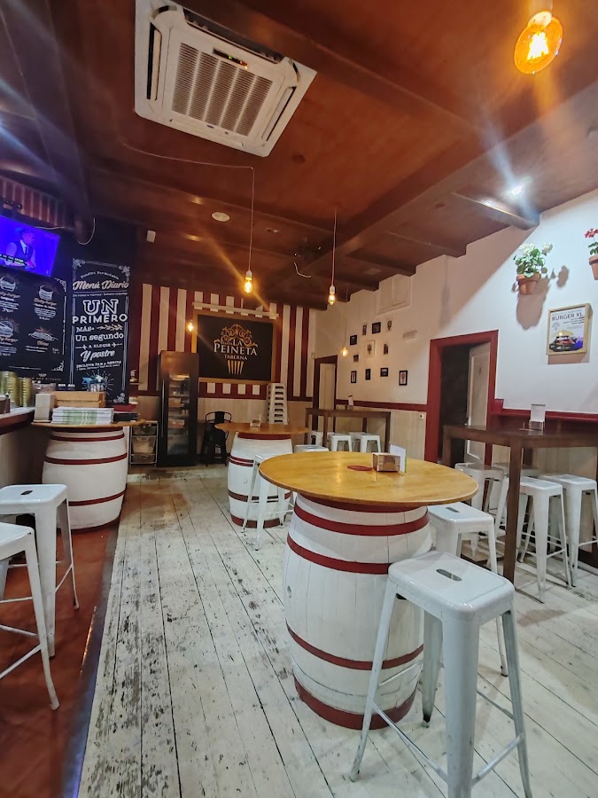 HASTA LA PEINETA TABERNA.