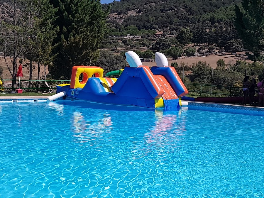 Piscina Pública Municipal de San Bartolomé de Pinares.